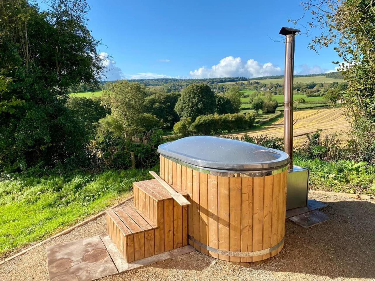 Romantic Nature Retreat, Luxury Glamping & Stargazing Views - Dragonfly Shepherd Hut Yarpole Exterior foto